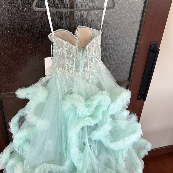 MAC DUGGAL 20542 NWT Strapless Corset Detail Tulle Layered Gown size 2. - Picture 17 of 17